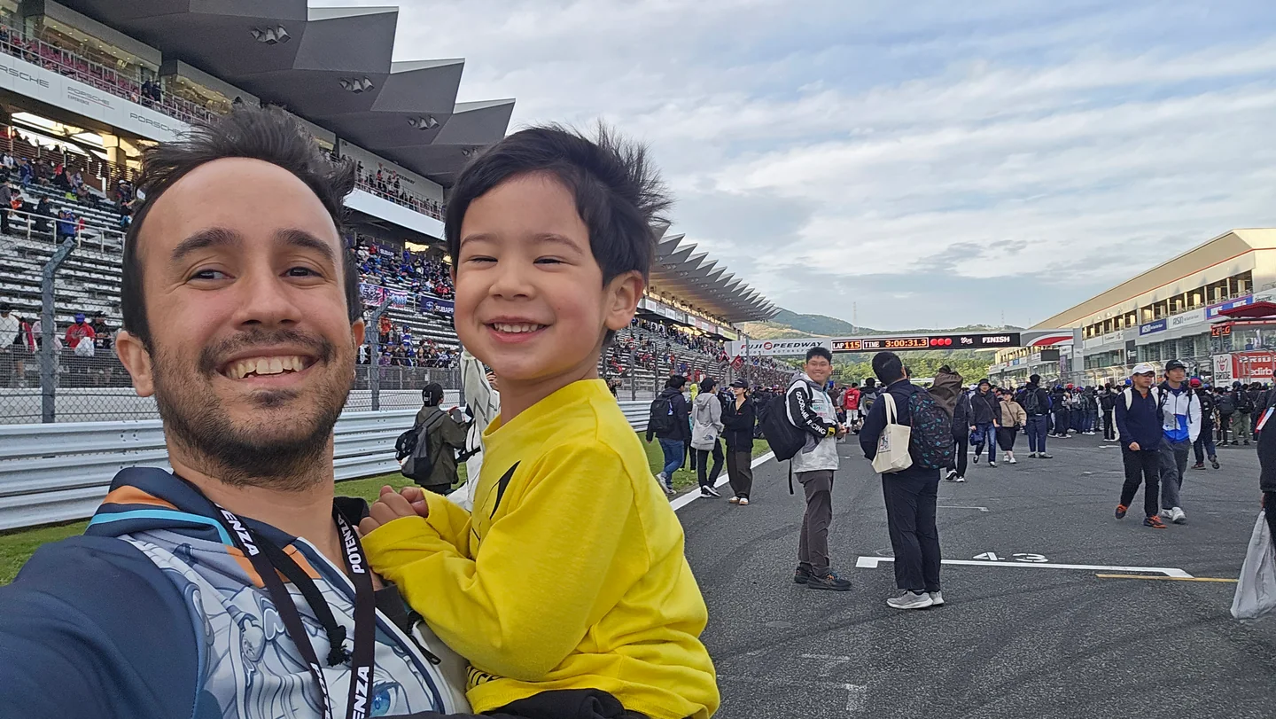 Harry holds his smiling youngest son on the Fuji Speedway pit straight after the SUPER GT race.